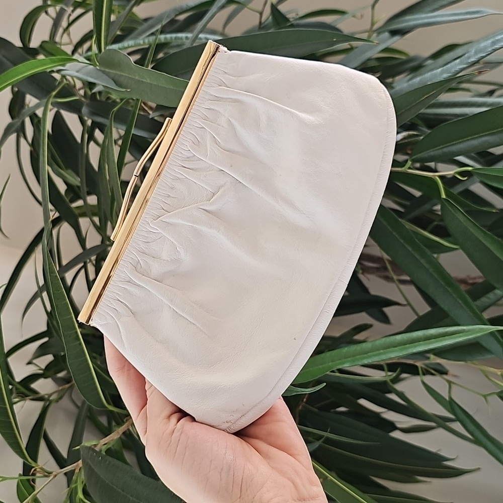 Vintage White‎ Leather Kiss Lock Small Clutch Wallet